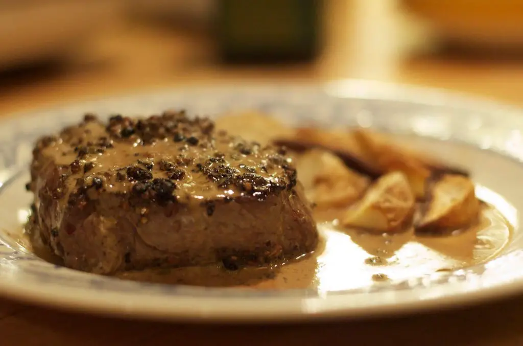 what is steak au poivre